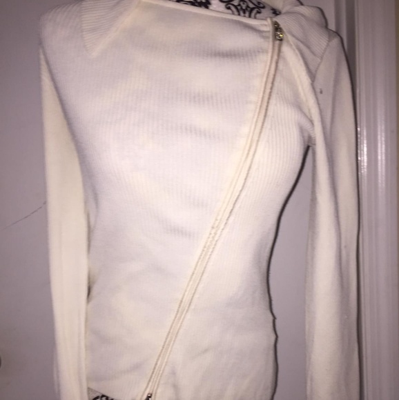 Beatiful Sweater - Picture 2 of 4